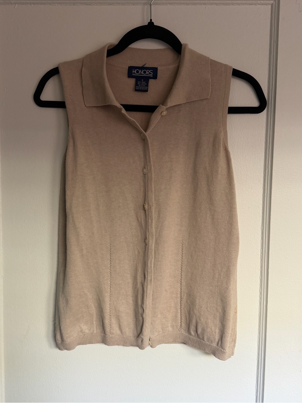 Honors Sleeveless Button-Front Collared Top in Cream